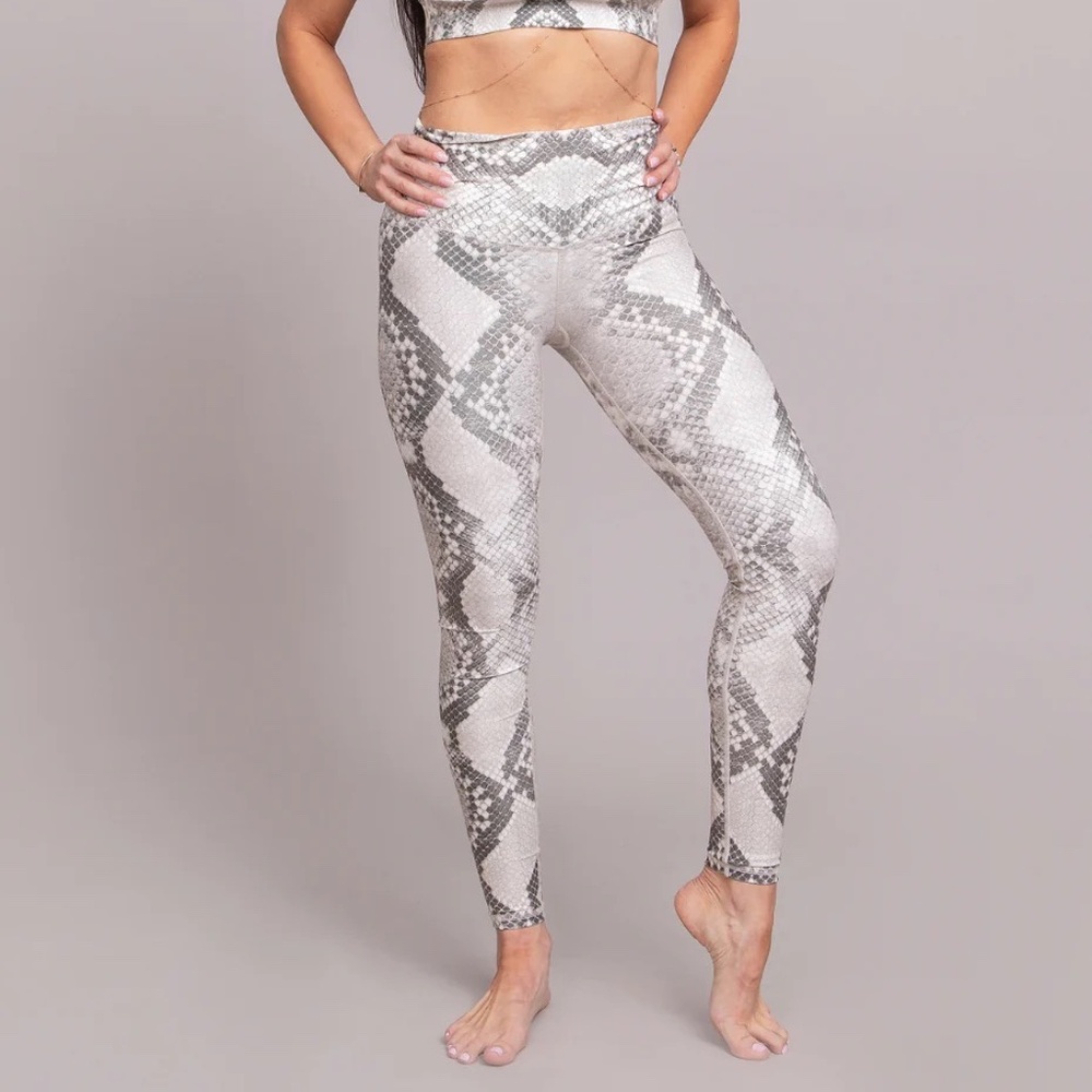 NWT Niyama Sol Python Leggings - Bone / Ivory - Size XL